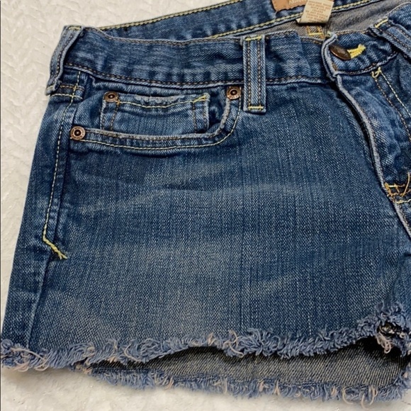 Abercrombie and Fitch denim Frayed Jean shorts - Picture 6 of 6